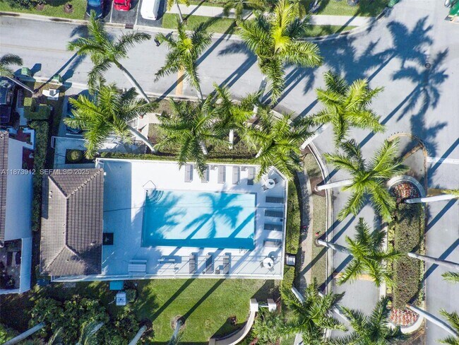 Building Photo - 136 SW 169th Ave