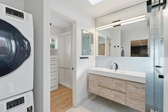 Building Photo - 820 46th St