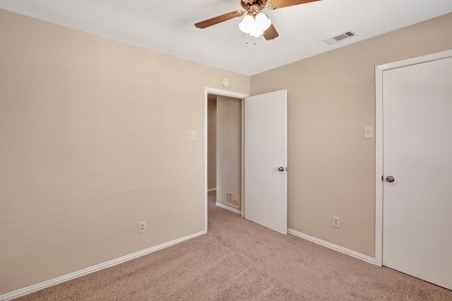 Building Photo - Premium Location at a Perfect Price.