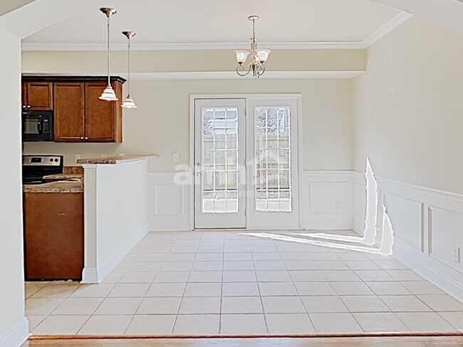 Building Photo - 1439 Sunray Dr