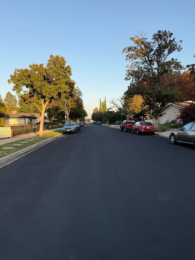 Building Photo - Private HOME 3bed/2 bath + POOL in Woodland Hills! NO OTHER UNIT ON THE PROPERTY!!!!