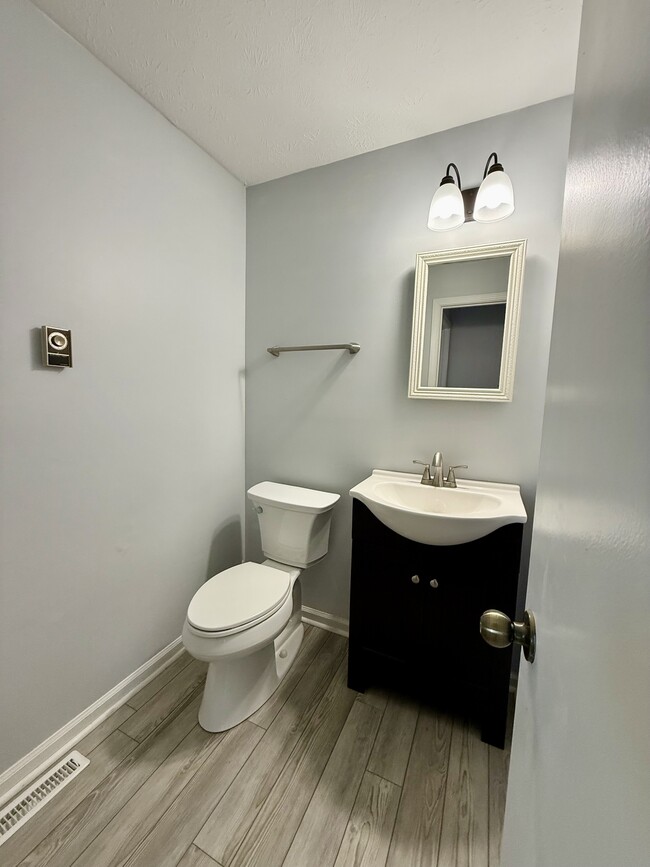 Building Photo - 24 Canter Ct