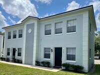Building Photo - Updated One Bedroom, One Bath Apartment in...