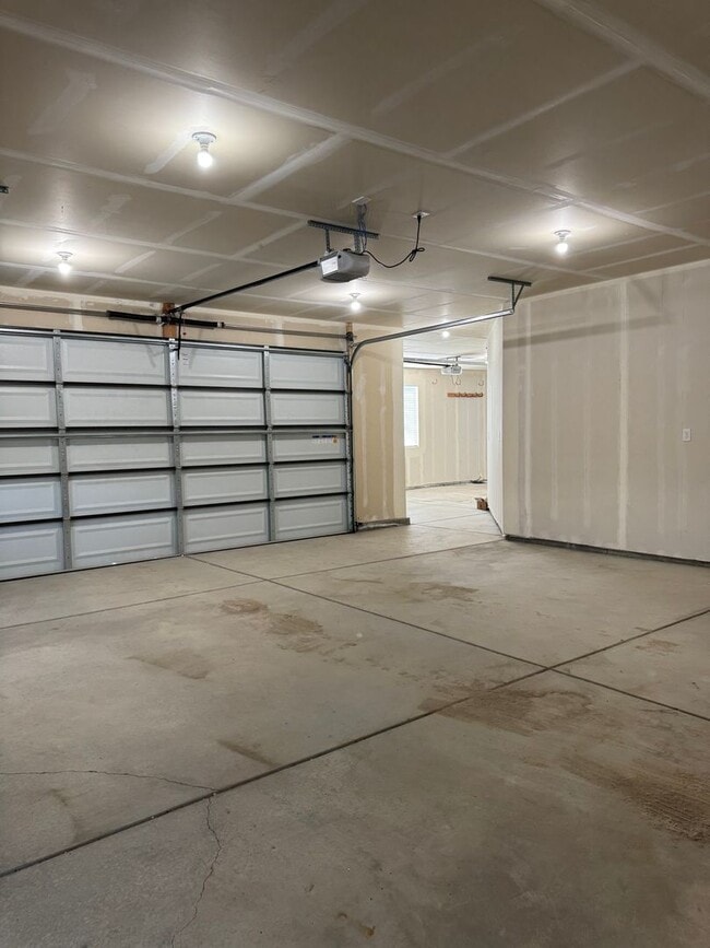 Building Photo - Executive 4-Bedroom Home for Rent