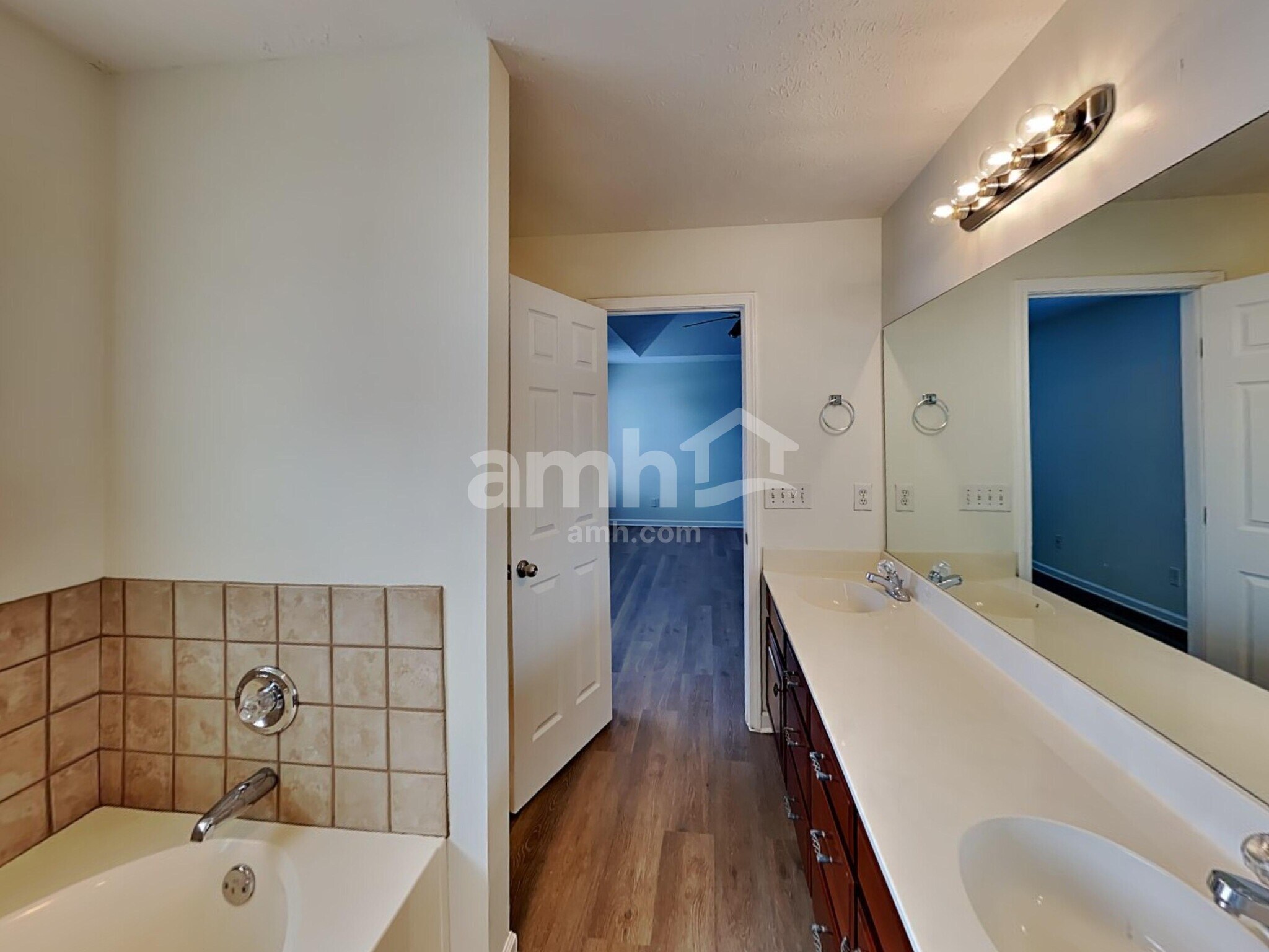 Building Photo - 3119 Lamura Ln