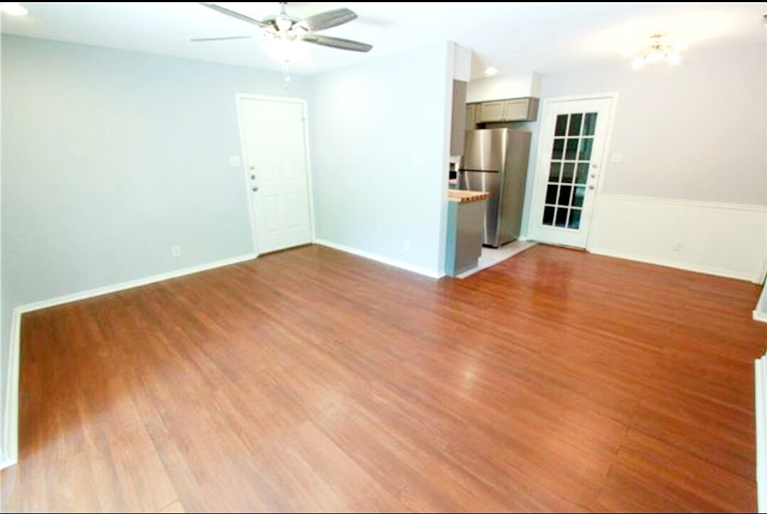 Building Photo - 9805 Dallum Dr
