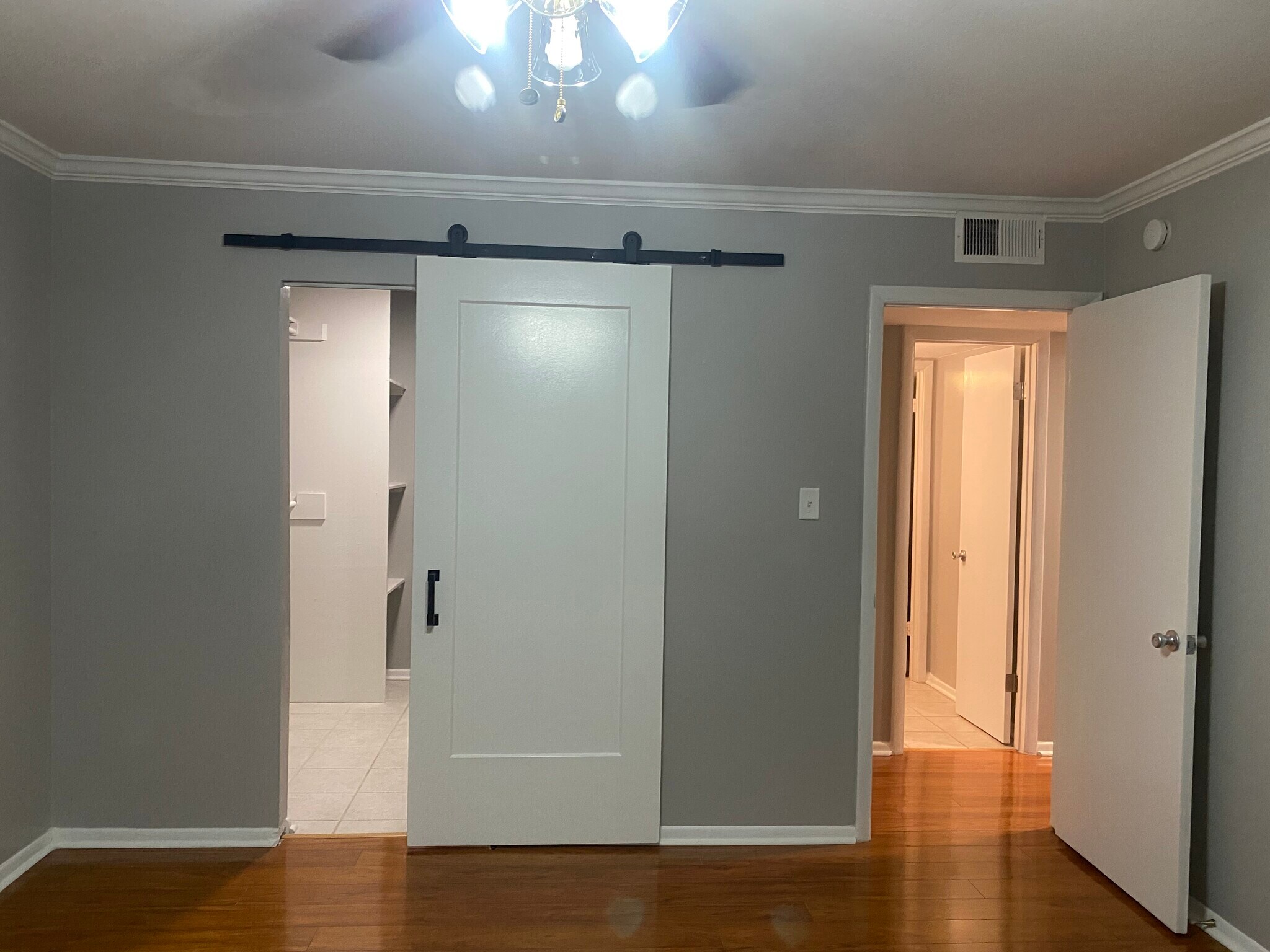 Building Photo - 1002 Woodland Vlg