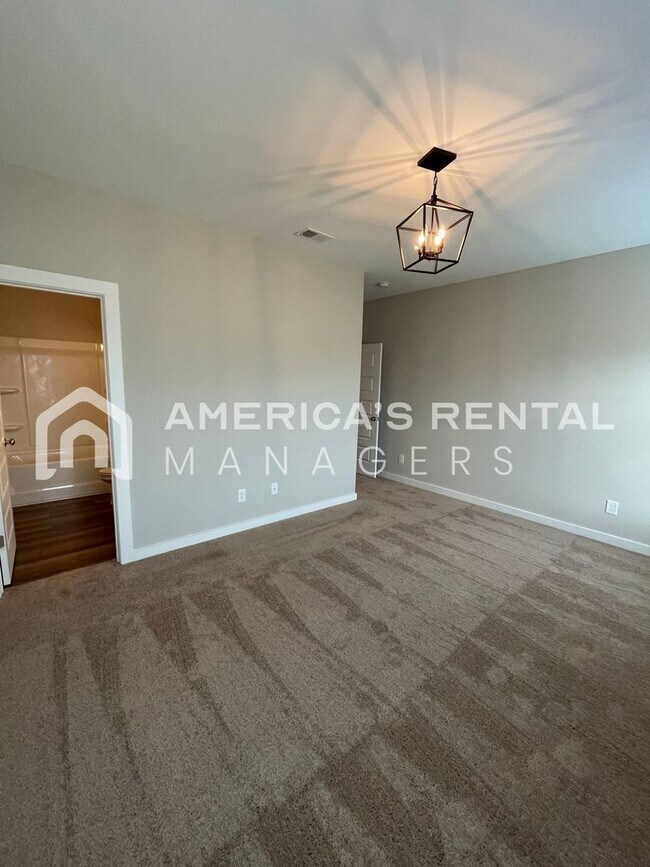 Building Photo - Home for Rent in Eastaboga, AL!!! Availabl...