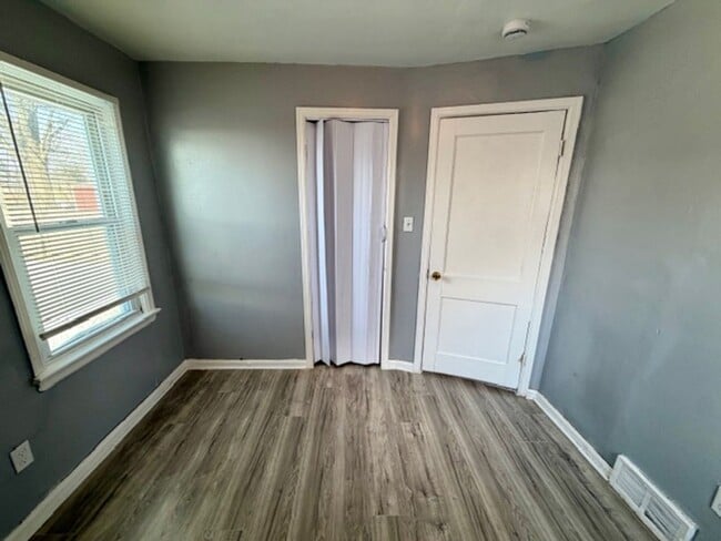 Building Photo - For Lease 3 bedrooms, 1 bath home in a nice area