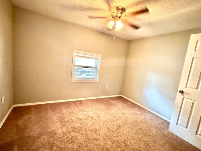 Building Photo - Pre-Leasing - Traditional Home in Tech Terrace near J&B Coffee!