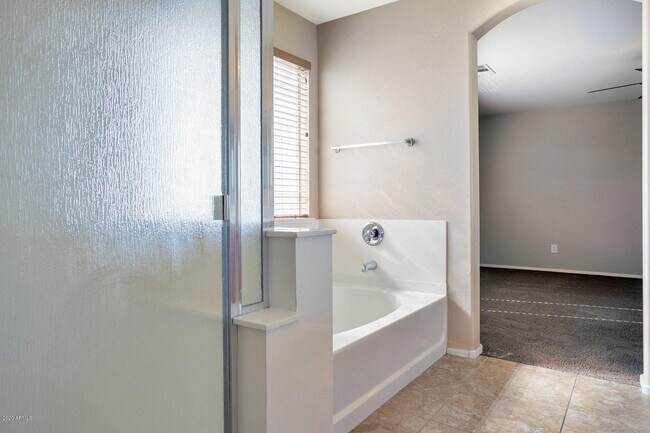 Building Photo - 401 S 166th Dr