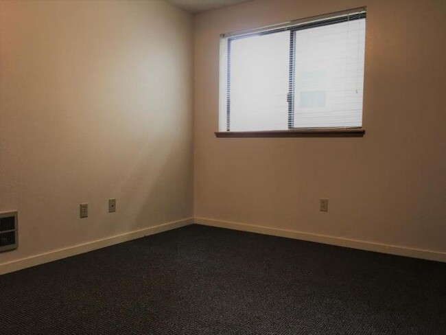 Building Photo - 2 bedroom in Seattle WA 98115