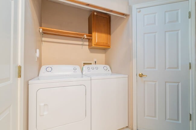 Building Photo - Furnished Midtown 4 Bedroom/2 Bath Home, C...