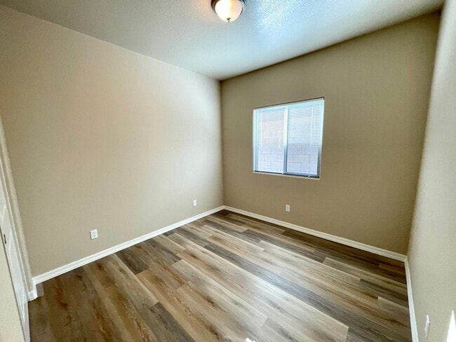 Building Photo - Beautiful 4 Bedroom Home in Kingman Crossing Community.