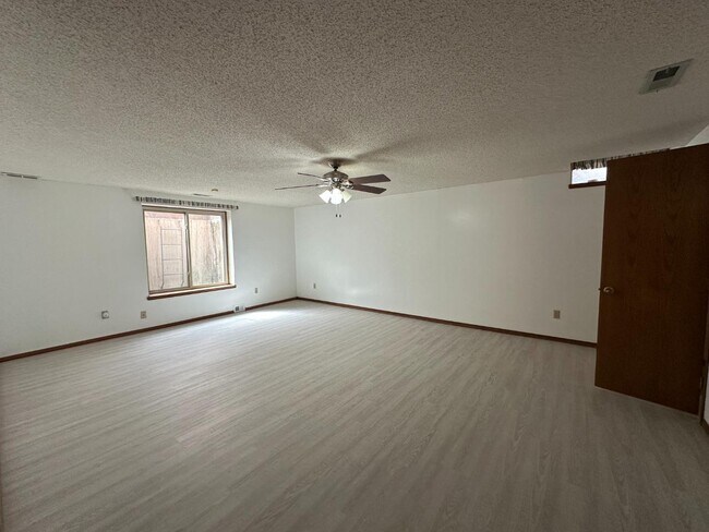 Building Photo - 8541 E Mount Vernon St