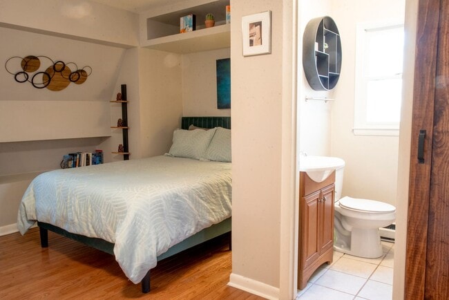 Building Photo - Private, Mountain Cottage in Weaverville, 3 Bed, 2 bathroom, 12 Month Lease