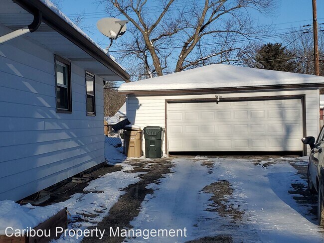 Building Photo - 3 br, 1.5 bath House - 1109 Timothy Ave