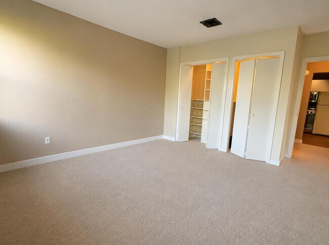 Building Photo - 110 Riverway