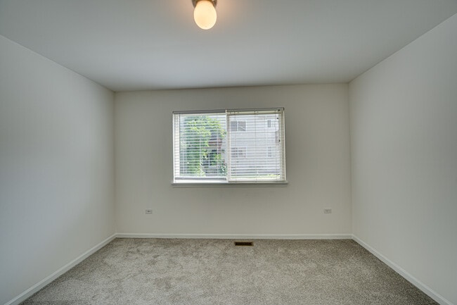 Building Photo - 2963 Saganashkee Ln