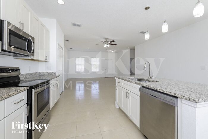 Building Photo - 257 Elm Ct