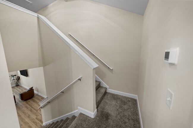 Building Photo - 3 Bedroom Townhome Across from Richmond Hill Golf Club