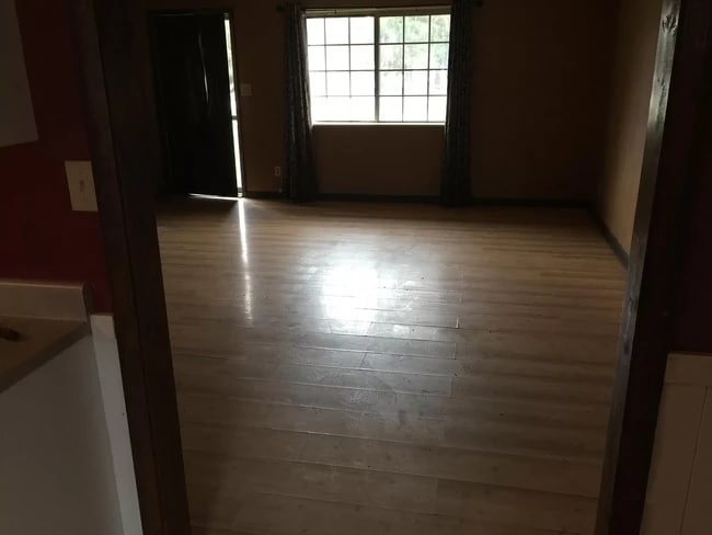 Building Photo - 1030 W County Line Rd