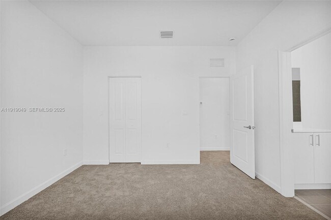 Building Photo - 1400 SE 6th Rd