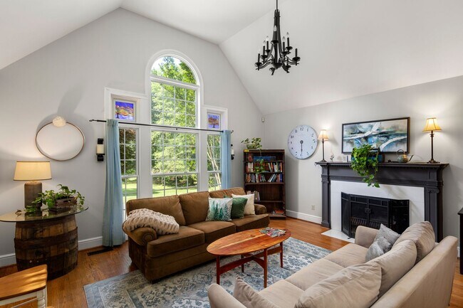 Building Photo - Spacious 6-Bedroom Furnished Home Near Asheville – Privacy, Comfort & Convenience!