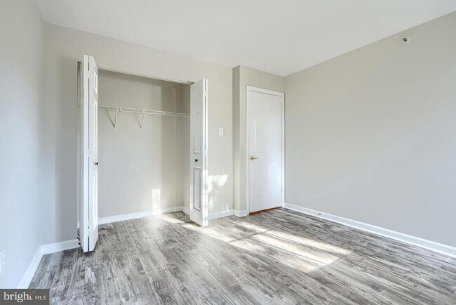 Building Photo - 201 Star Pointe Ct