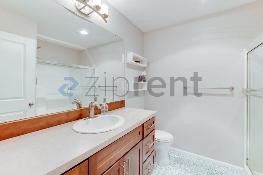 Building Photo - 11004 20th Dr SE