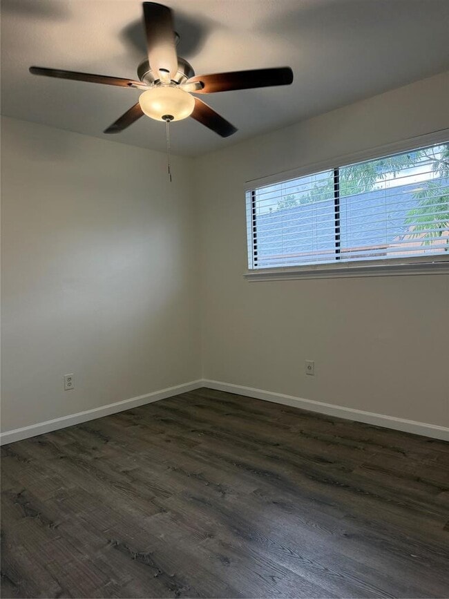 Building Photo - 615 Luther Dr