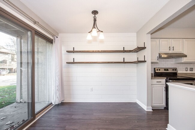 Building Photo - 7392 Creekwood Dr
