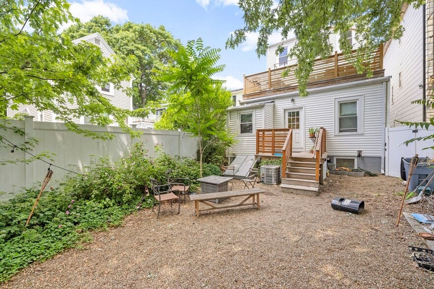 Building Photo - 338 Hurley St