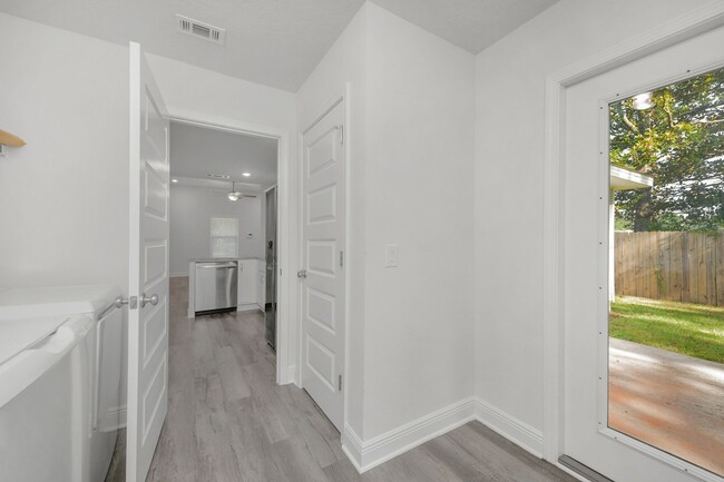 Building Photo - 8154 Lawton St