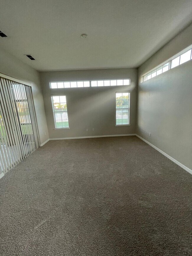 Building Photo - BRISTOL ESTATES 4 BEDRROM, 4 BATHROOMS, 3 CAR GARAGE HOUSE