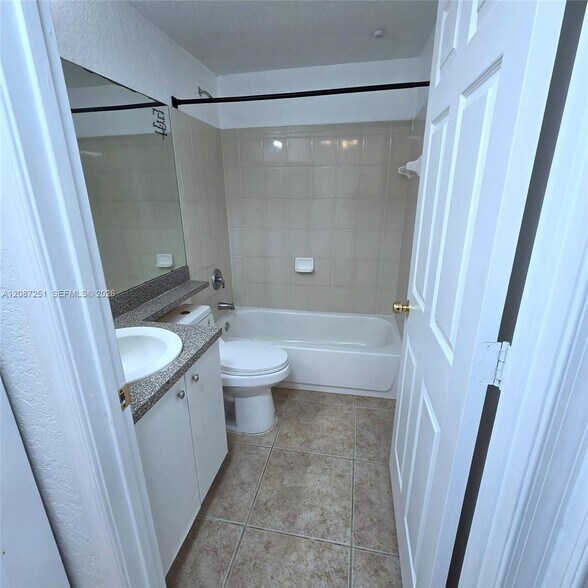 Building Photo - 2901 Riverside Dr