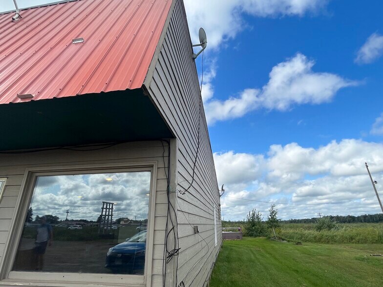 Building Photo - 409 Meadow Dr