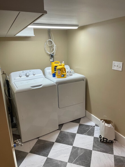 Laundry Area - 406 E Ivy St