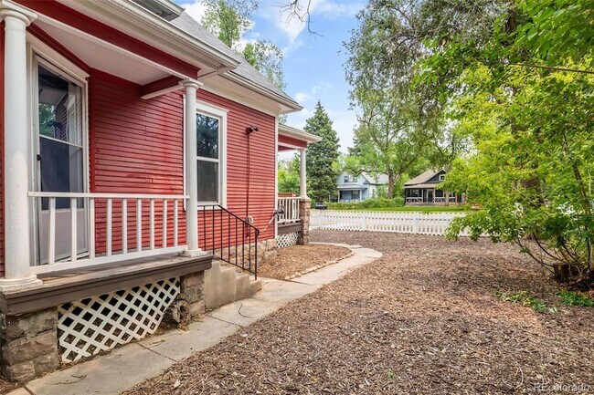 Building Photo - 928 N Corona St