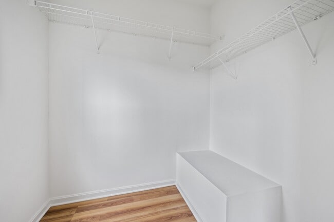 Building Photo - 556 Rhapsody Ct