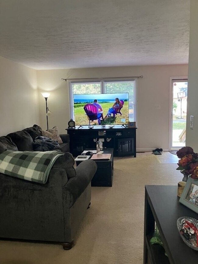 Building Photo - Lovely Rambler