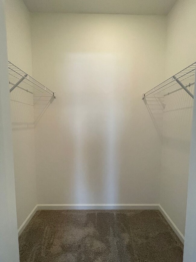 Building Photo - 3 bed 2.5 Bath Townhouse. Shelbyville