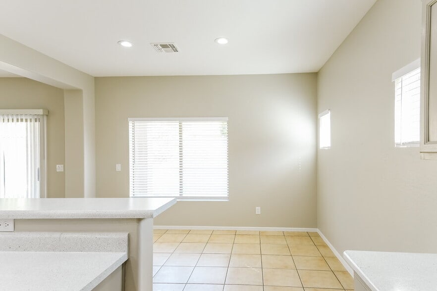 Building Photo - 4536 W Cottontail Rd