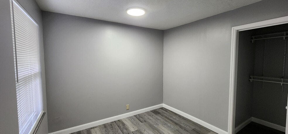 Building Photo - 3401 Hazelwood Ln