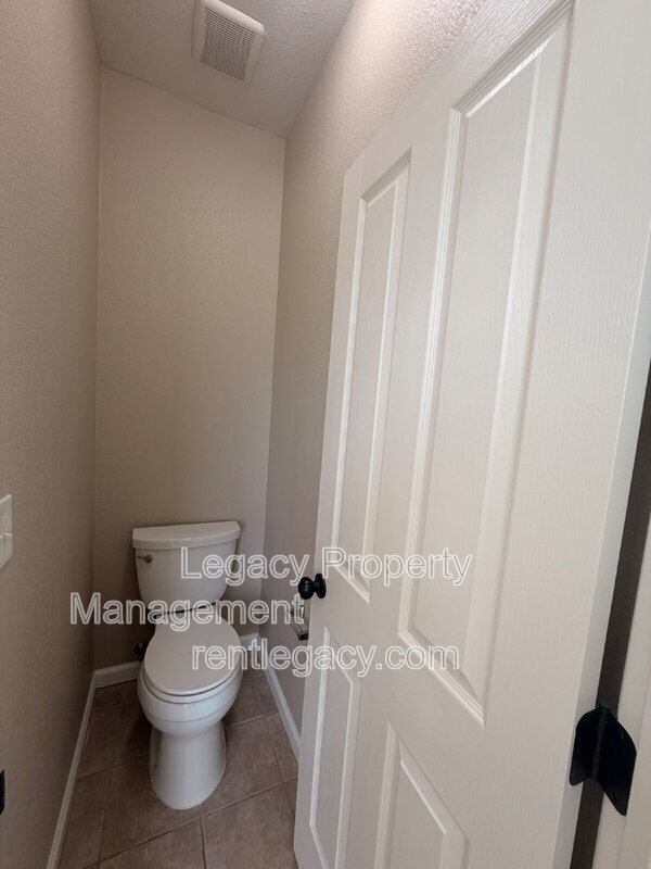 Building Photo - 4711 Summerset Dr