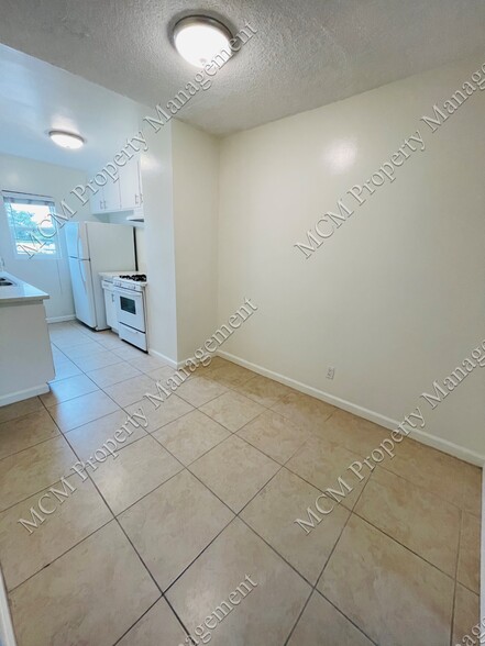 Building Photo - 7548 Lexington Ave