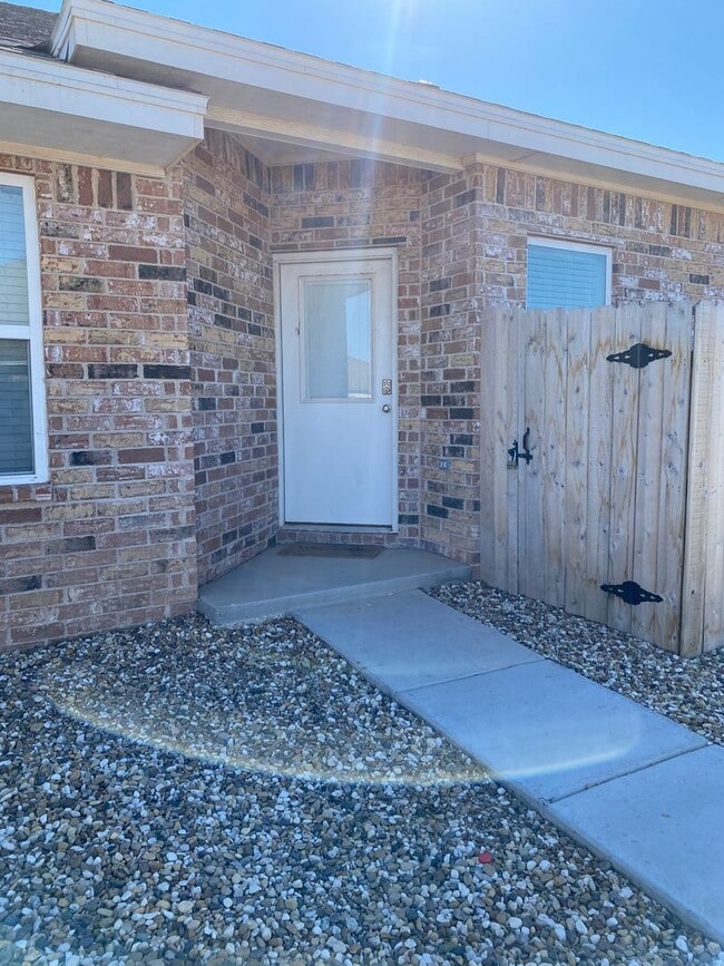 Building Photo - 525 N Chicago Ave