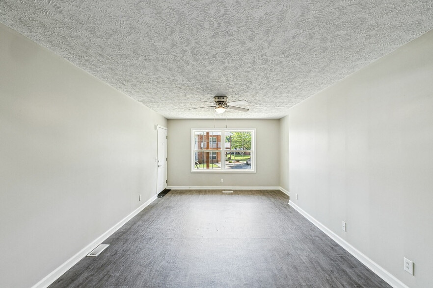 Modern plank flooring - The Everly Apartments