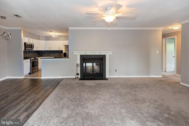 Building Photo - 10 Sumac Ct