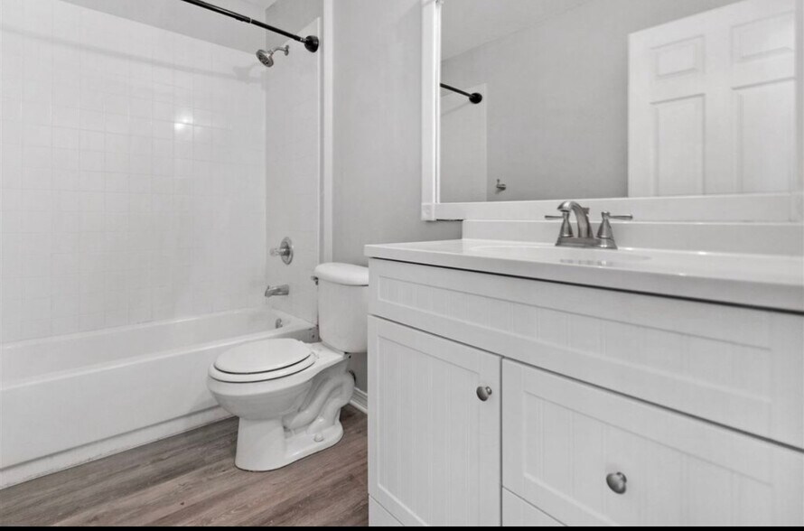 Shared bathroom - 141 Palmer St